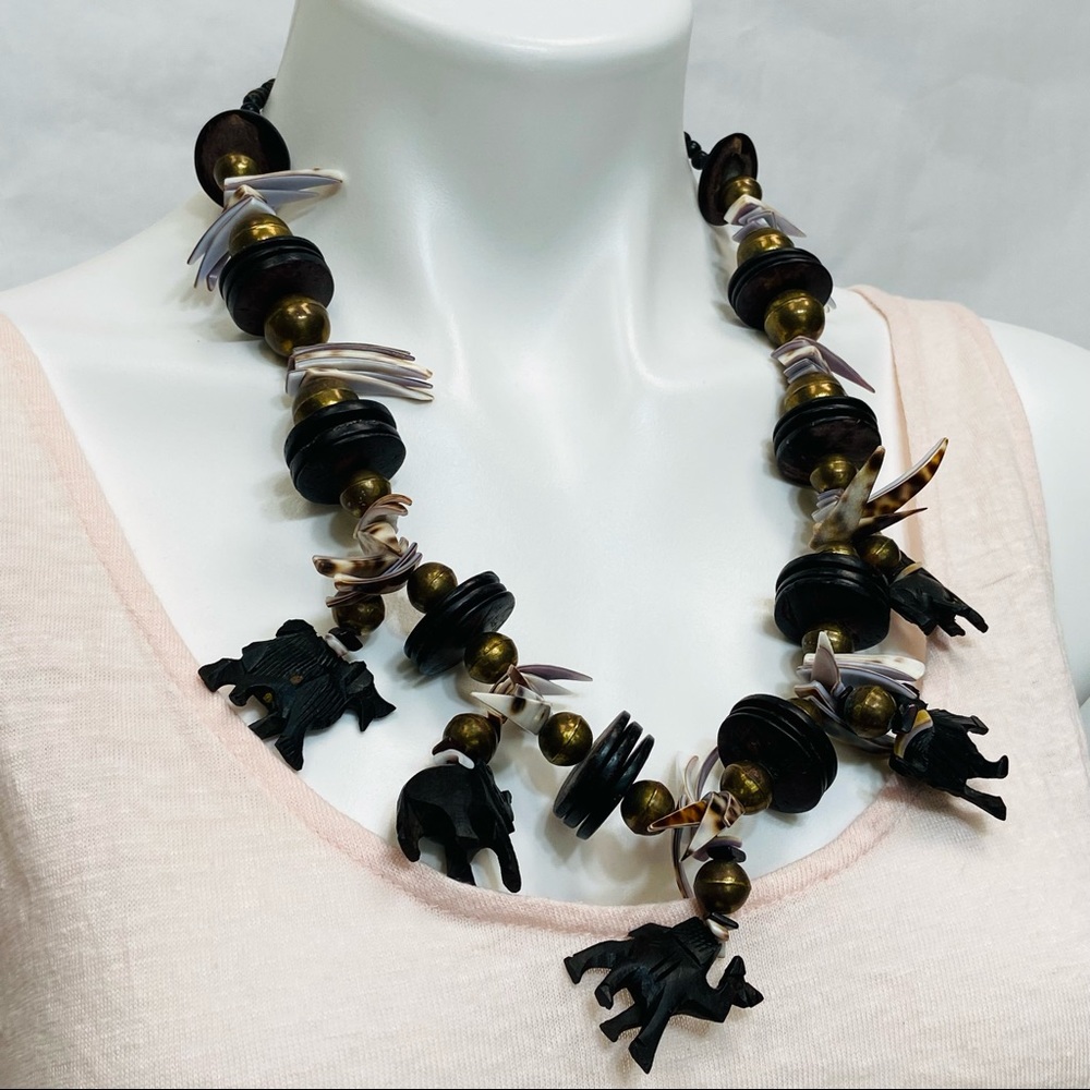 VINTAGE CARVED ANIMAL WOOD SHELL BEAD CHUNKY STATEMENT BOHO TRIBAL NECKLACE